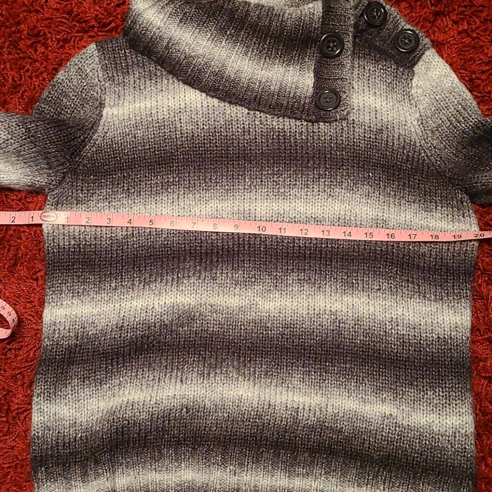 Sweater - Picture 5 of 8